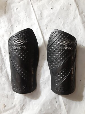 Umbro Kids Soccer Shin Guards pad slip in   Black Lightweight, 5.5'' Lg, used