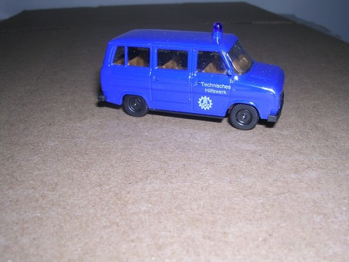 Minibús de emergencia Ford Transit HERPA #4024 "azul" H.O. 1/87 | Zustand: New