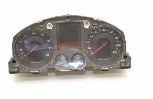 VW Passat Variant 2006 Instrument Cluster Gauge Speedo Clocks Km/h 3C0920870T - Picture 2 of 12