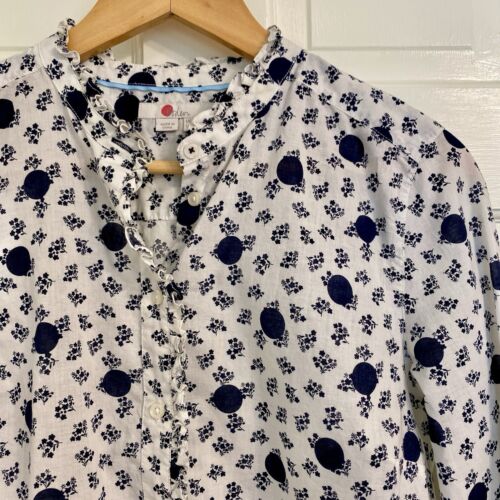 Boden Bluse mit Knopfleiste Rüschen am Ausschnitt Blumen gepunktet weiß blau Größe 8 - Bild 6 von 19