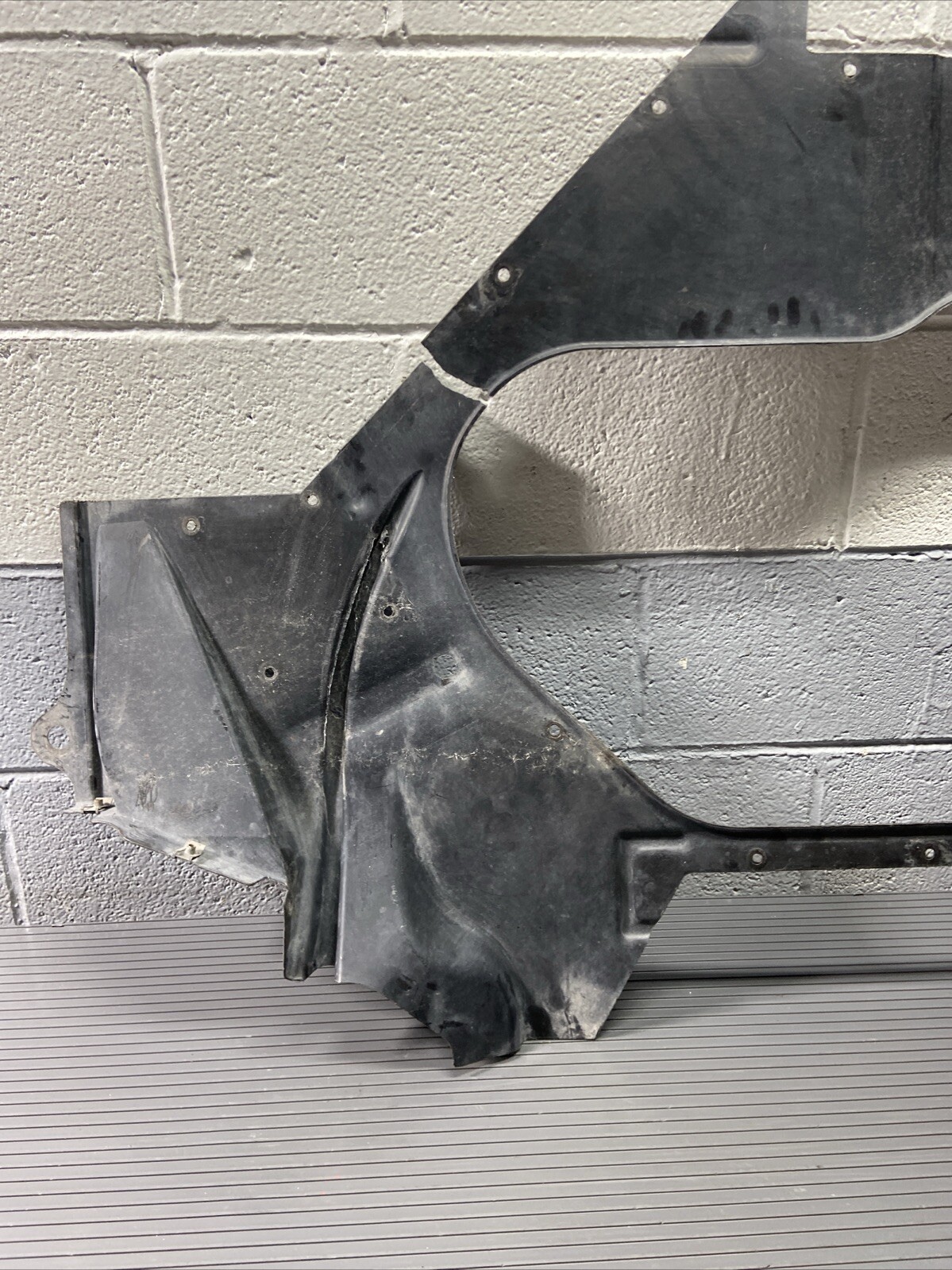 2008-2015 Audi R8 42 Spyder Floor Pan Underbody Splash Shield Guard OEM NOTE