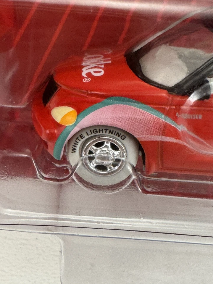 Johnny White Lightning Coca Cola 1999 Chrysler PT Cruiser Real Wheels Tin Box - Image 3 of 4