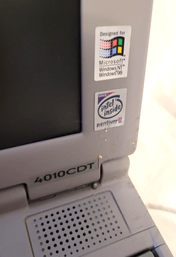 Vintage Toshiba Satellite Laptop Computer 4010CDT Pentium II Win98 Made in Japan - Picture 3 of 16