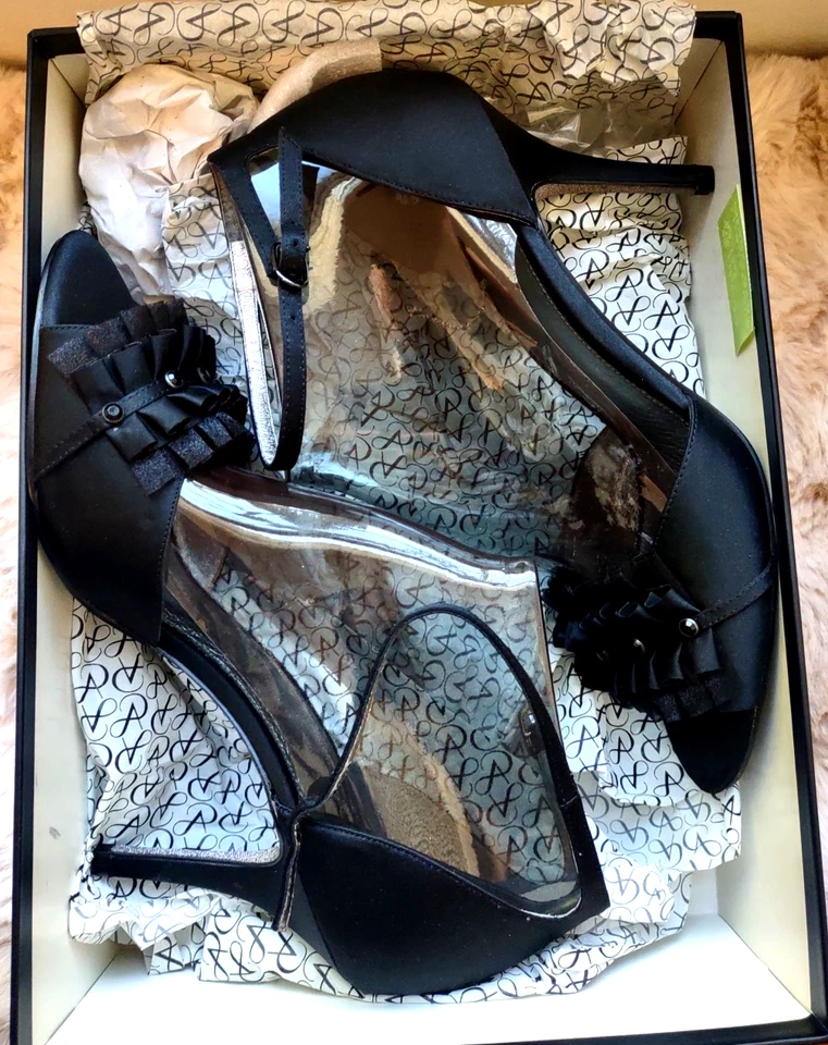 Adrianna Papell 10 Alcott Negro Satinado PeepToe Pump Embellecido Correa de Tobillo Foto 3 de 4