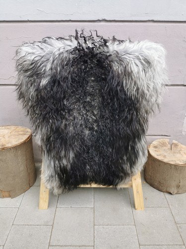 Gelockte Island Schaffelle in Grau  Schwarz geflammt, Lammfell, Felle - Bild 1 von 3