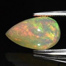 Opale de feu d'Ethiopie en poire cabochon de 2,01Cts
