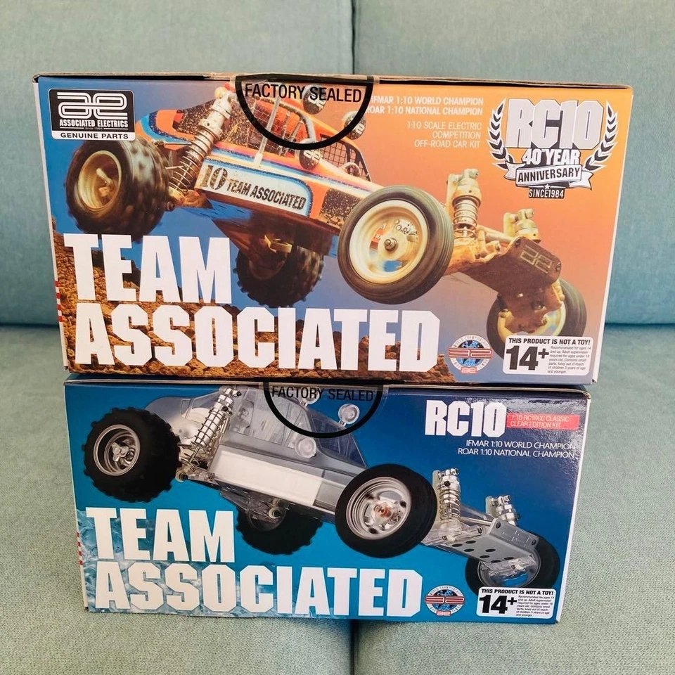 Team Associated 1/10 RC 10 Classic Clear Edition Kit & 40th Anniversary Kit Set - Immagine 2 di 4