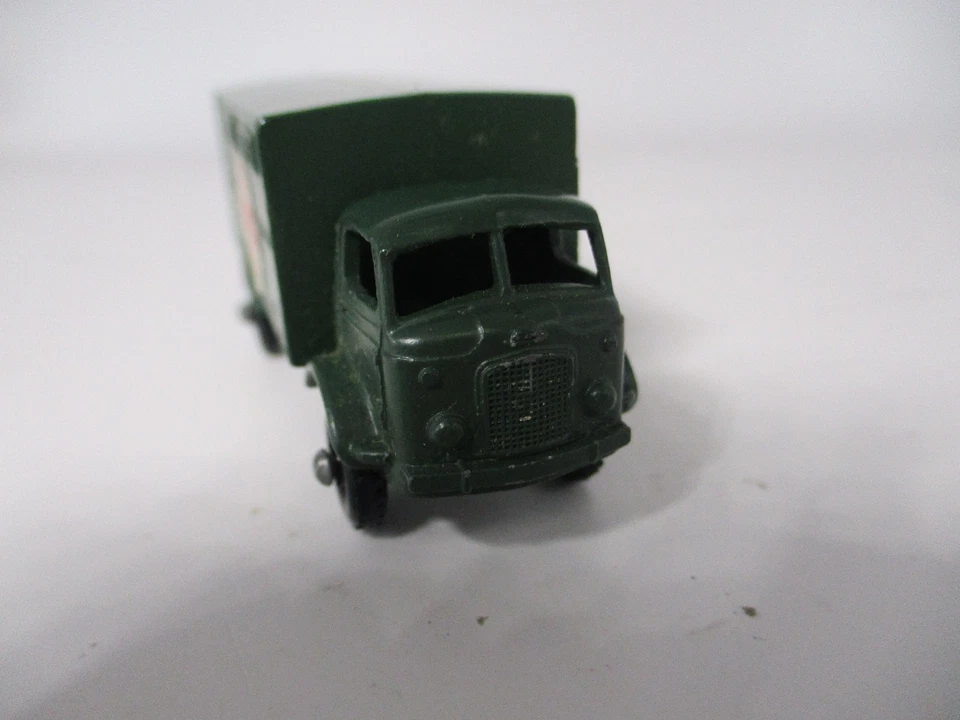 MATCHBOX LESNEY ARMY NO.6A  FORD SERVICE AMBULANCE ORIGINAL NEAR MINT CONDITION - Image 2 of 4