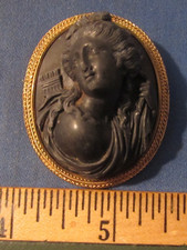 ANTIQUE CARVED BLACK LAVA ? CAMEO BROOCH PIN HIGH RELIEF MOURNING GOLD TONE