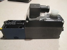 BOSCH REXROTH MNR R978715911 WITH BOSCH 0831006003 **NEW**