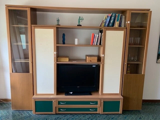 Credenza Ikea in legno, Parte di un Trio da soggiorno (con tavolo e mobiletv) - Immagine 2 di 3