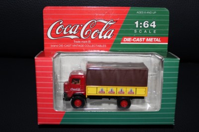 # Coca Cola Modellauto, GMC T-70, Truck, 1:64, Die-Cast Vintage Vehicles 1996