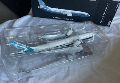 PacMin 1/144 Boeing 737 MAX 9 Desktop Display Model Airplane