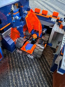[RETIRED] LEGO NEXO KNIGHTS Knighton Castle 70357 w/ Manual