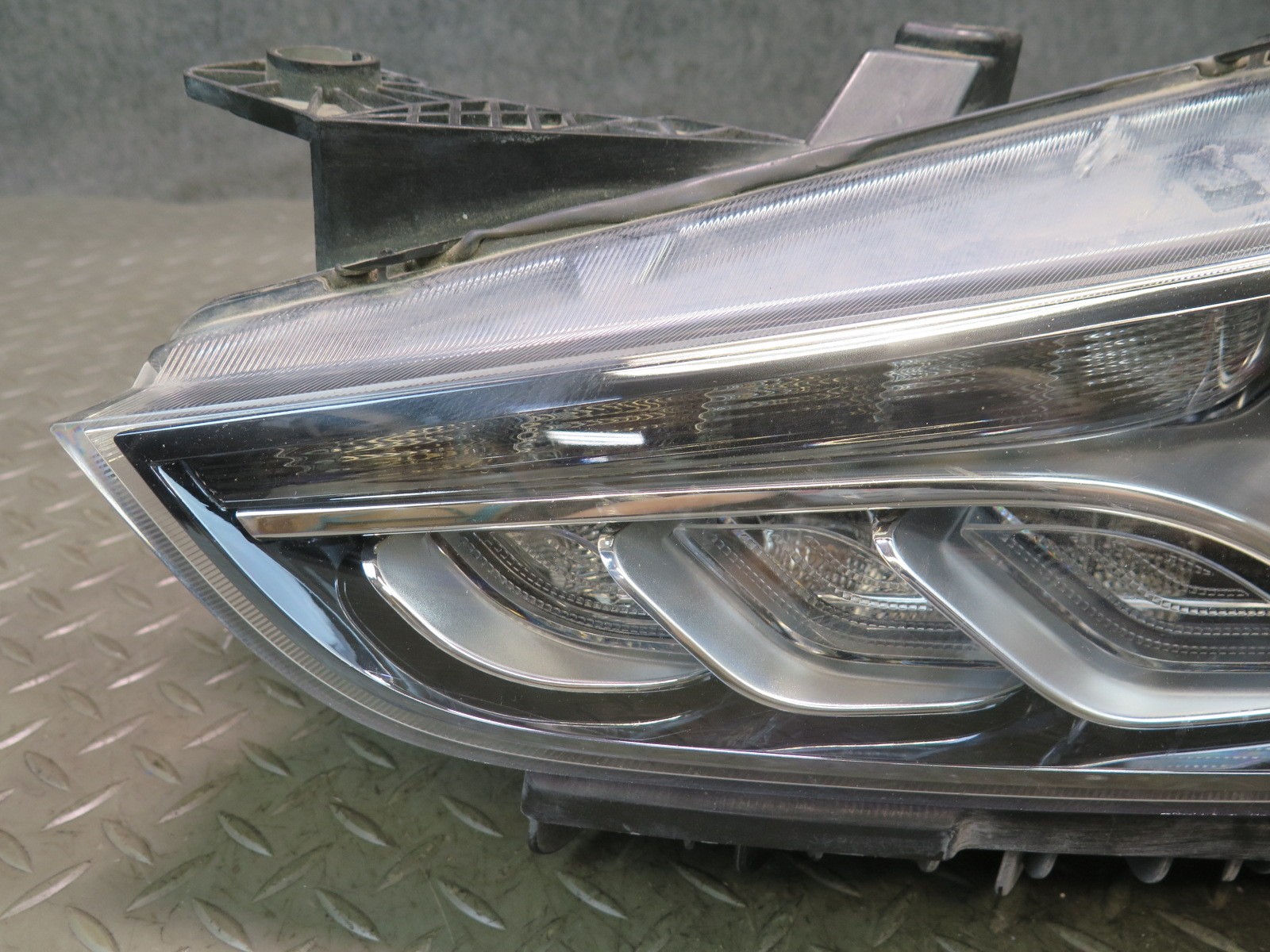 Maserati Ghibli 2014-2017 Left Headlight