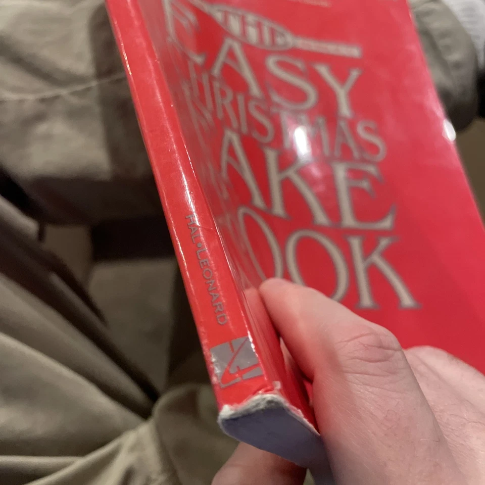 Hal Leonard: El libro falso fácil de Navidad: 100 canciones en clave de do Foto 2 de 4