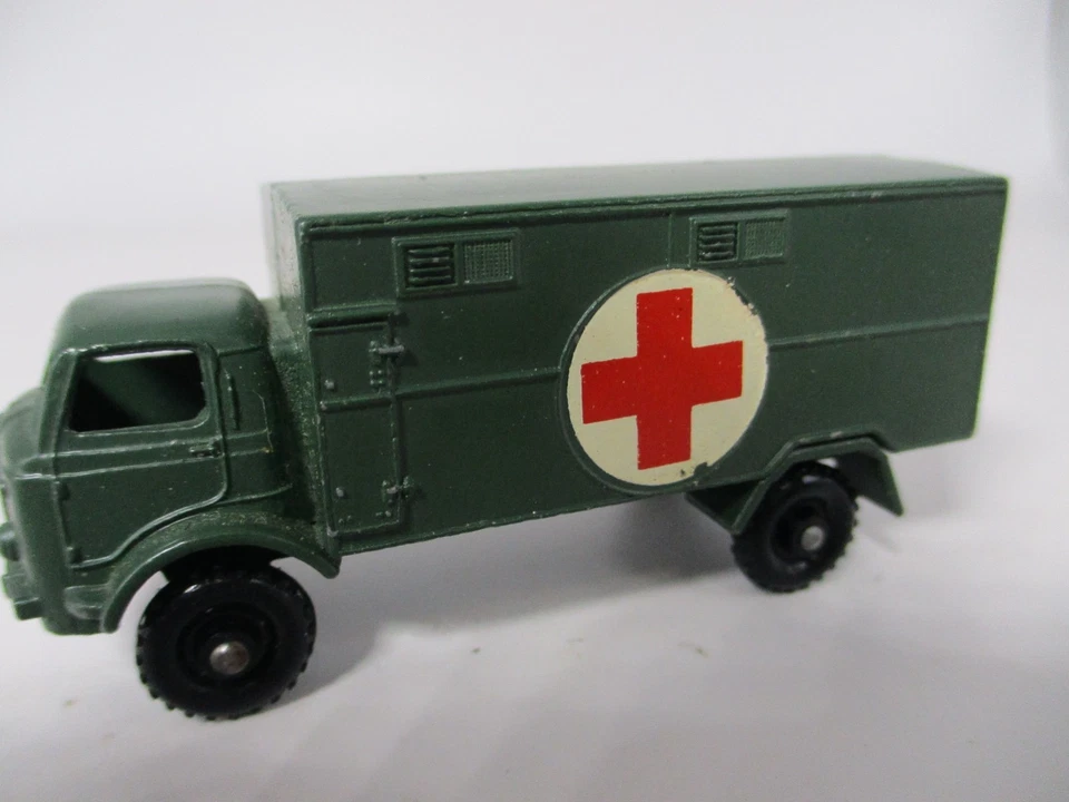 MATCHBOX LESNEY ARMY NO.6A  FORD SERVICE AMBULANCE ORIGINAL NEAR MINT CONDITION - Image 3 of 4