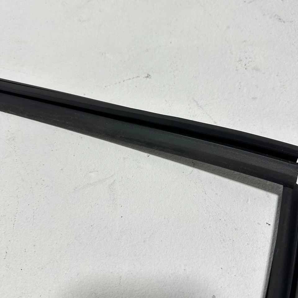 Front Left Side Window Channel Door Run Seal Glass Acura TLX 2021 OEM - Image 4 of 4