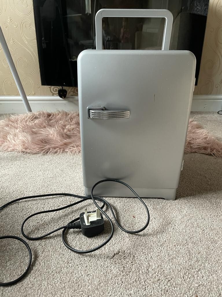 Traxon RF-1030 AC/DC Mini Fridge Cooler/ Warmer UK