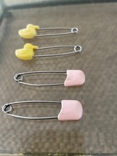 DIAPER PINS VINTAGE SET OF 4 SAFETY PINS 2 YELLOW DUCKS 2 BABY PINKS GREAT COND