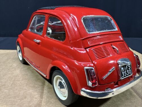 Burago Fiat 500 F Closed Roof 1965 Red Diecast Model Gold Collection 1:16 - Picture 8 of 18