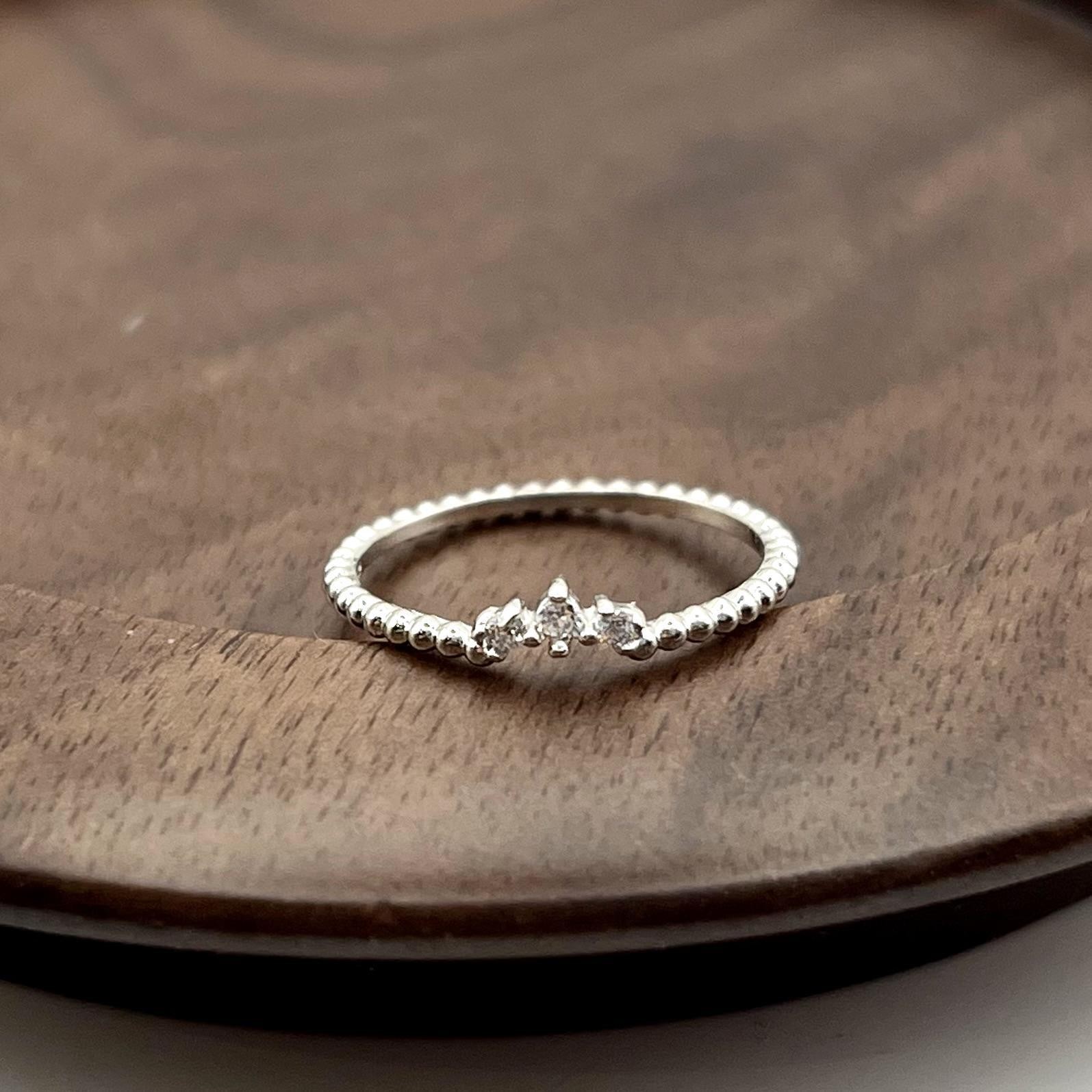 Bague perlée en argent 925 et oxydes, le cadeau d'anniversaire chic en taille 58