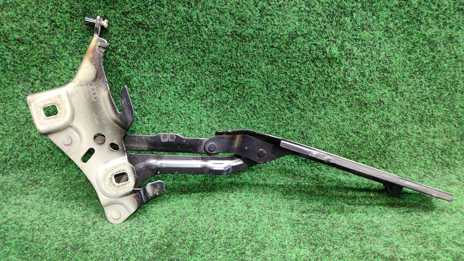2017-2019 Audi A4 Quattro Left Hood Hinge Blue Met. W1oem 8w0823301d