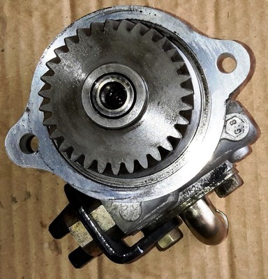 Nissan ZD30 (Non turbo) steering pump Unisia Jecs 68051102 VW600