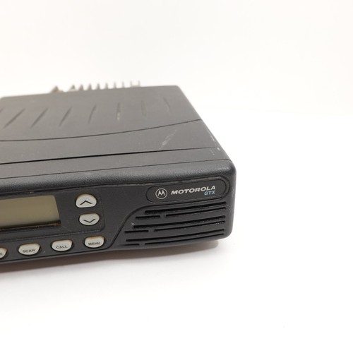 Vintage Motorola GTX Two Way Radio Model M11URD6CB1AN With Hand Held Microphone - Zdjęcie 6 z 11