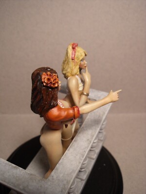 1/18 FIGURE MILA ET CAROLINE VROOM PAINTED FOR MINICHAMPS NOREV | UK