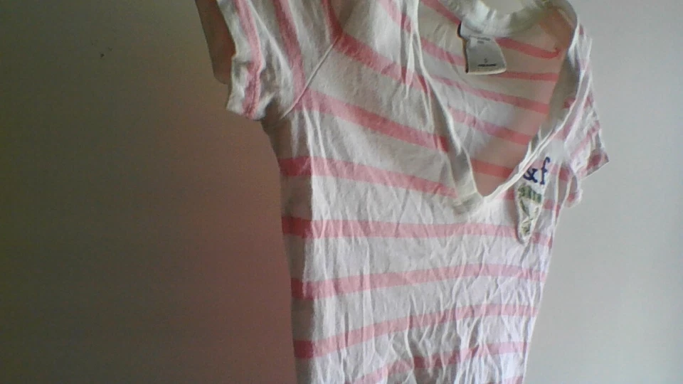 Camiseta Abercrombie Niños Talla S Cuello en V Rosa Rayas Corta Slv Verde Parche Crew Foto 2 de 4