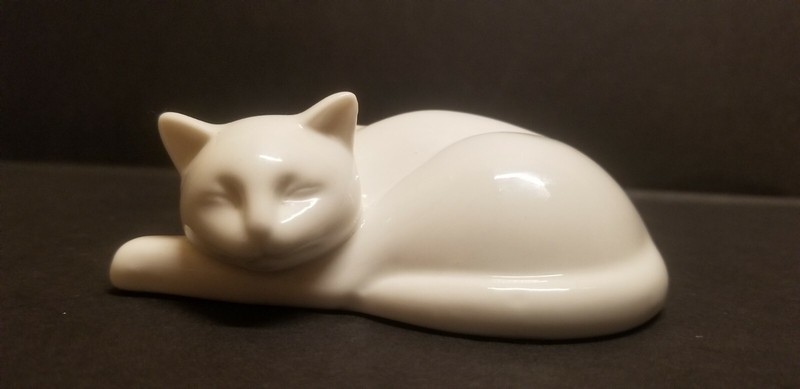 4in White Porcelain Sleeping Cat Figurine No Markings Paperweight Knickknack