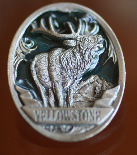 Vintage :* YELLOWSTONE w/ELK on ENAMELED BACKGROUND PEWTER LAPEL PIN SIGNED:* - Picture 7 of 7