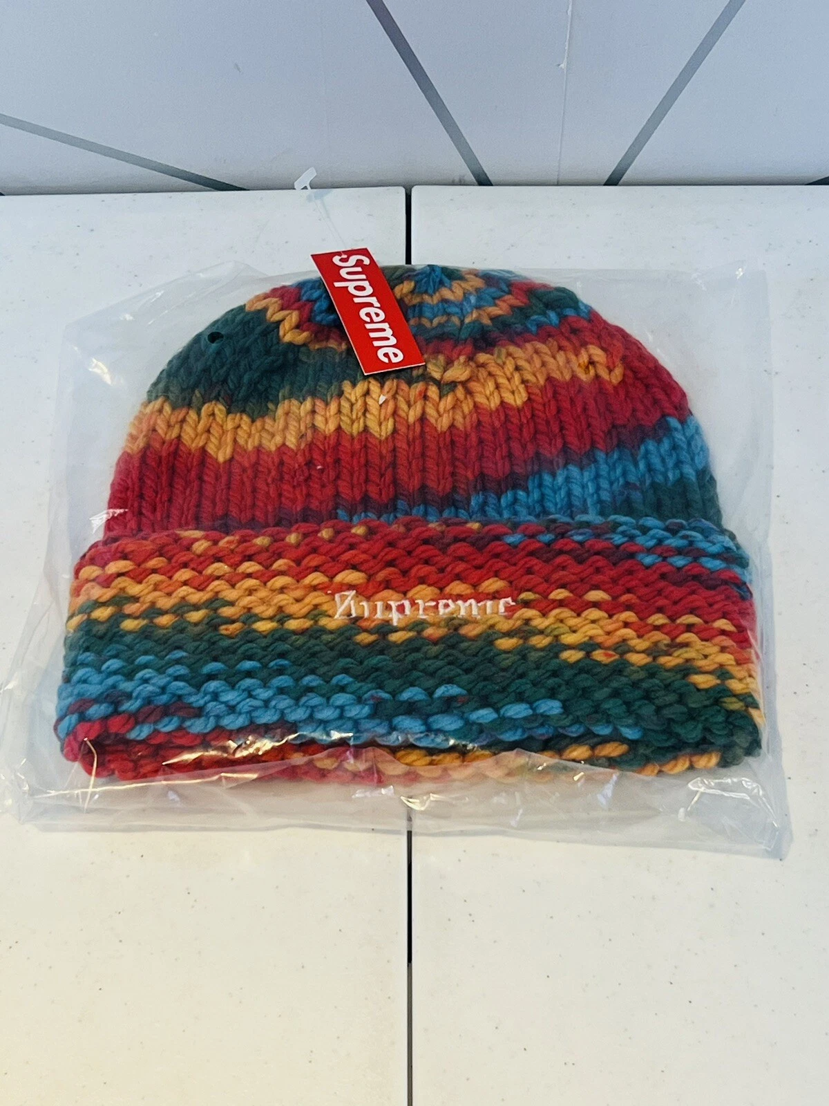 Bonnet Supreme Gradient Spacedye multicolore taille unique neuf EN MAIN