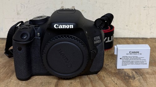 Canon EOS 600D digitale Spiegelreflexkamera nur Gehäuse - mit Akku