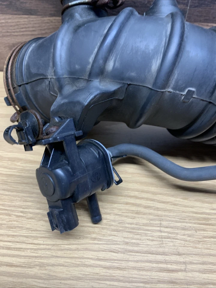 Manguera de tubo de admisión de aire Toyota RAV4 2006-2008 2,4 L 17881-28260 OEM Foto 3 de 4