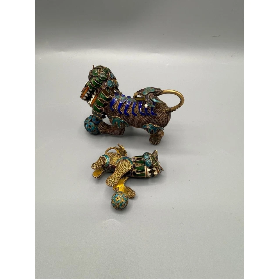 Pareja de perro foo cloisonné chino vintage esmalte plata dorada filigrana pequeña y pequeña Foto 4 de 4
