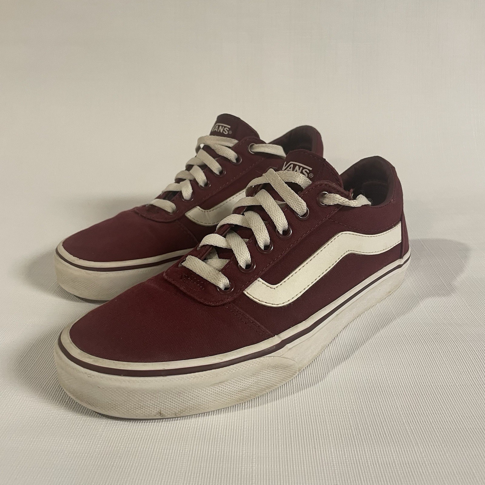 VANS Old School Low Top Sneaker Womens 8 Burgundy Maroon White 500714 Canvas