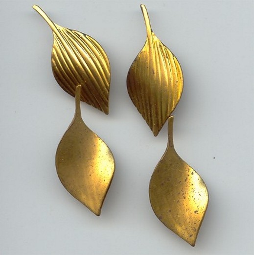 4 VINTAGE AGED BRASS TWISTED GROOVED PETAL LEAF 39x17mm. FINDINGS 3172 