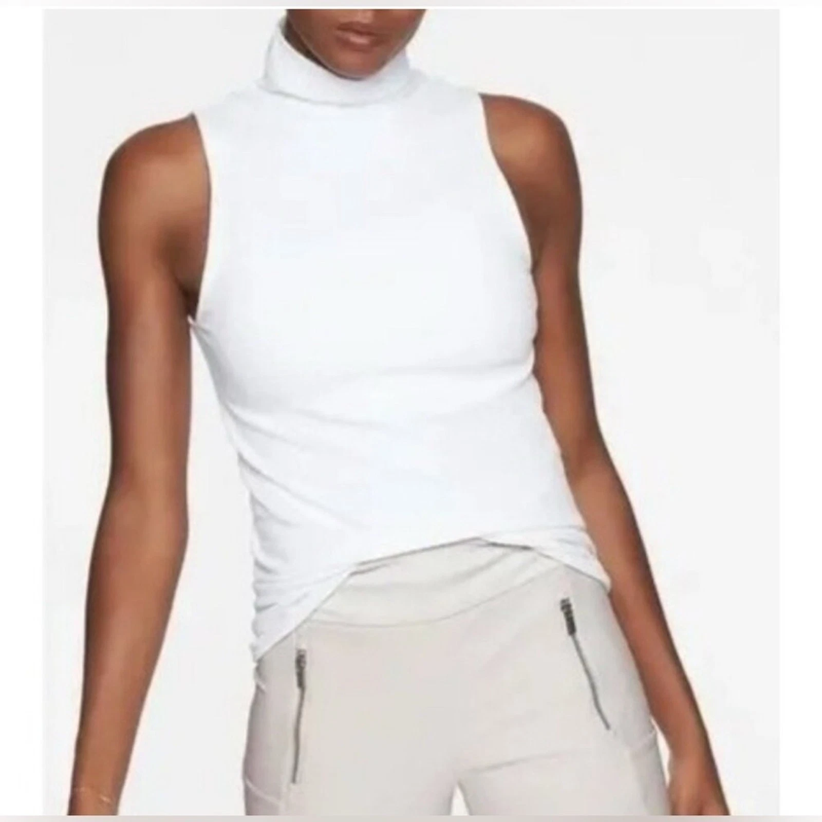 Athleta Flurry Ribbed Base Layer Mock Neck Tank Top Textured White Size Medium
Opens in a new window