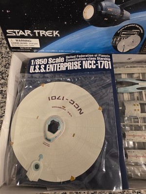 U.S.S. Enterprise NCC-1701 1:850 STAR TREK Bandai Model Kit NEW