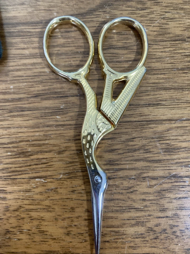 Gold Gingher Stork Embroidery Scissors With Case - Image 3 of 4