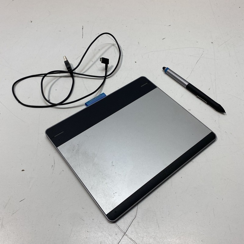Wacom Intuos CTH-480 Pen & Touch Small Graphics Tablet As-Is For Parts or Repair