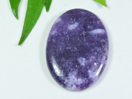 57CTS. NATURAL PURPLE LEPIDOLITE OVAL CABOCHON LOOSE GEMSTONE 28X40X05 MM - Picture 3 of 7