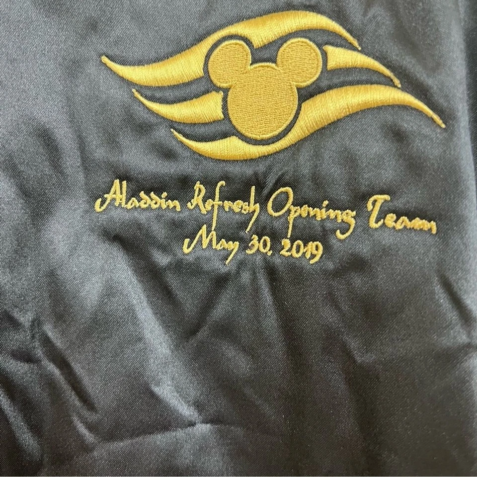 Chaqueta de satén negra y dorada con artículo de reparto musical de Disney Aladdin HALLAZGO RARO Foto 3 de 4