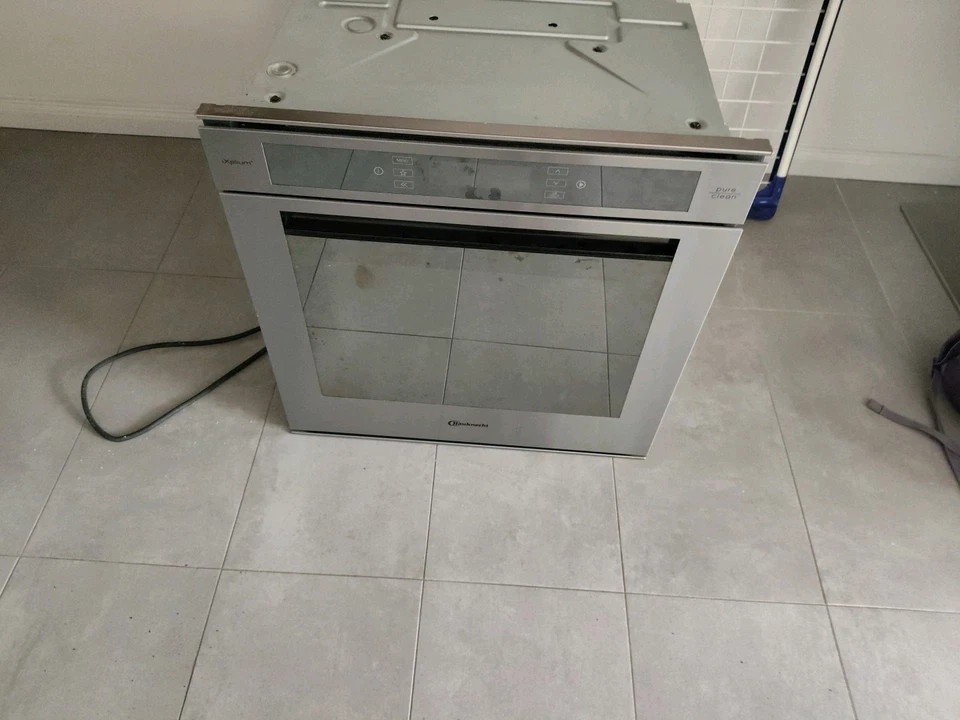 Bauknecht elektrischer Einbaubackofen: Farbe Edelstahl, iXelium - BCTMS 9100 IXL