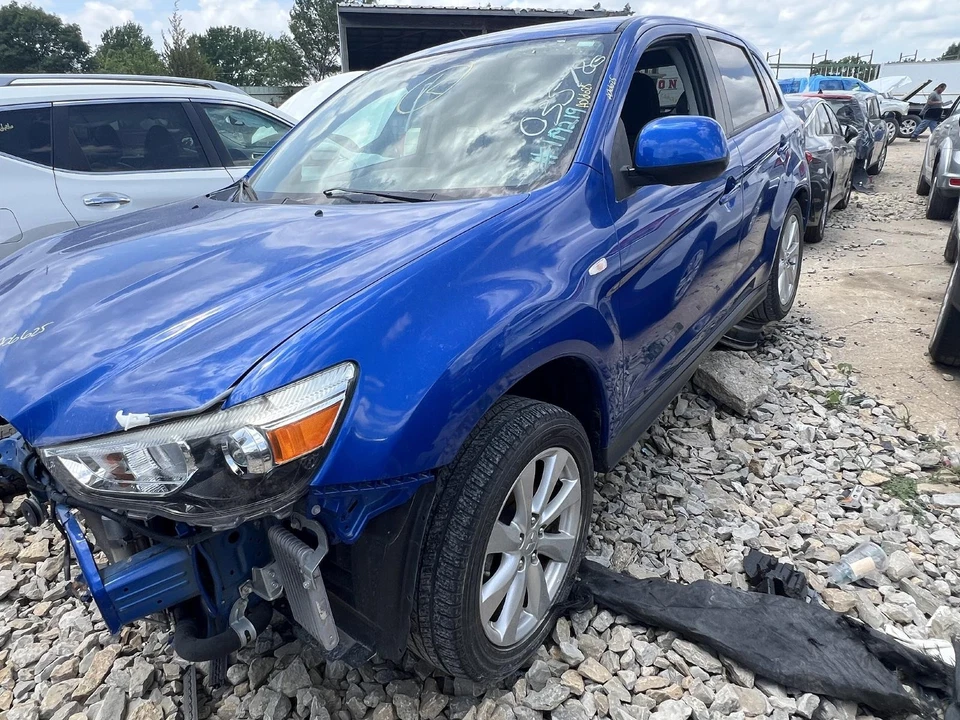 Used Front Left Door Interior Trim Panel fits: 2015 Mitsubishi Outlander sport - Изображение 3 из 4