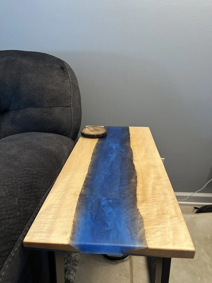 Mesa de río epoxi Foto 2 de 3