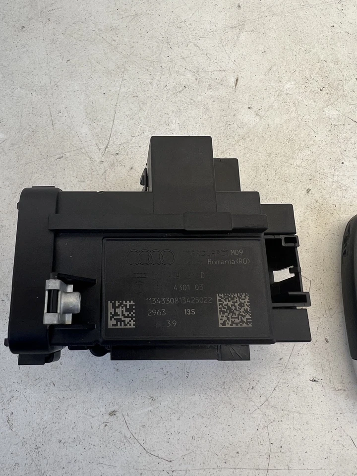 2013 - 2016 奥迪 S4 点火开关模块带钥匙原始设备制造商。 — 第 2/4 张图片
