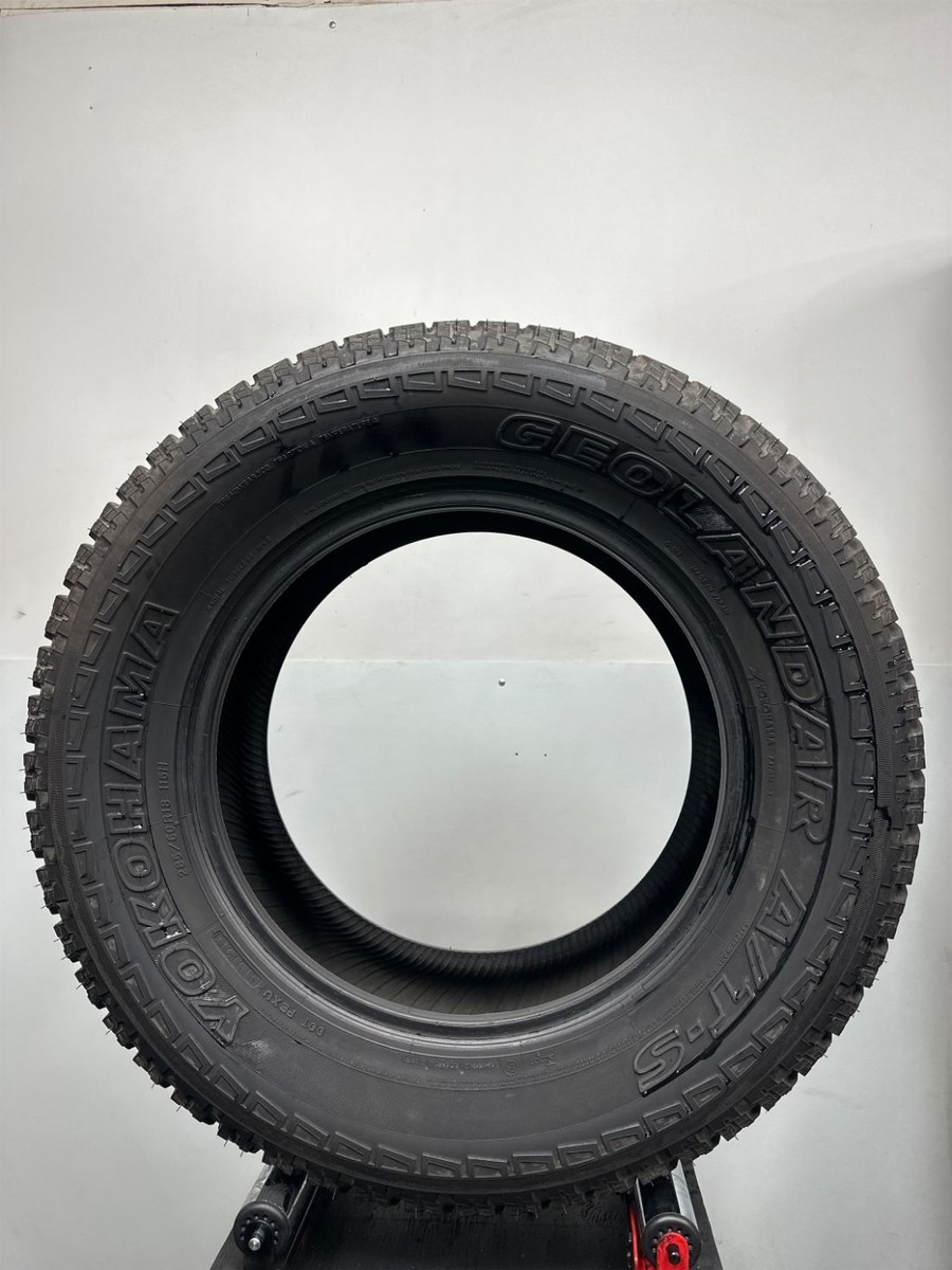 1 Yokohama Geolandar AT/S Used Tire P285/60R18 2856018 285